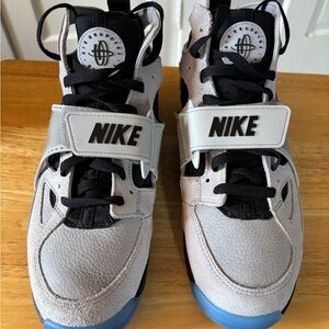 Men’s Nike Air Trainer Huarache Sneakers - Wolf Grey and Star Blue